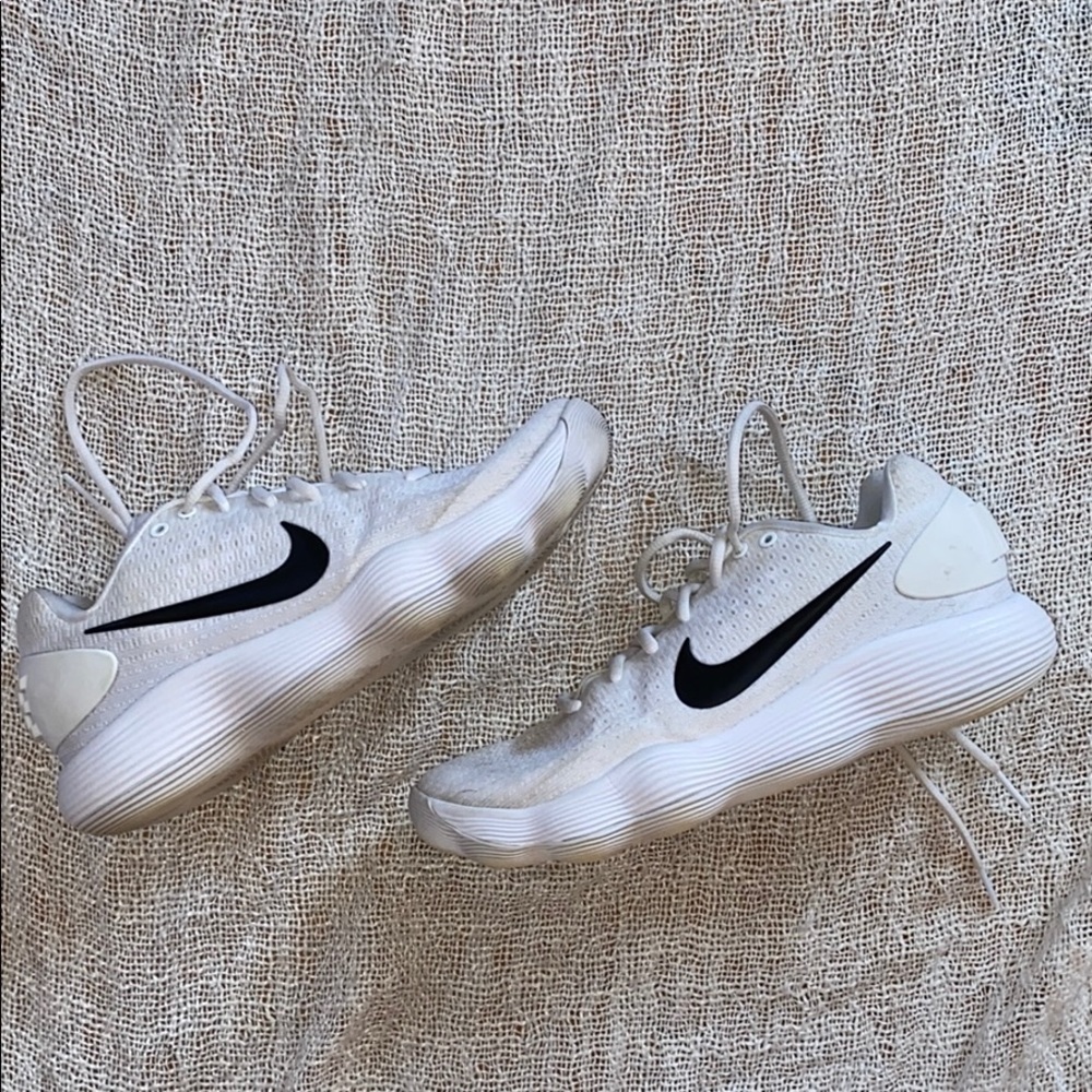 Nike women’s hyperdunks